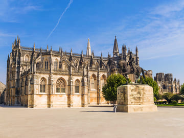 Private Full-Day Tour of Fátima, Óbidos, Batalha & Nazaré