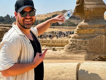 Private Full-Day Tour of Giza Pyramids and Cairo Highlights