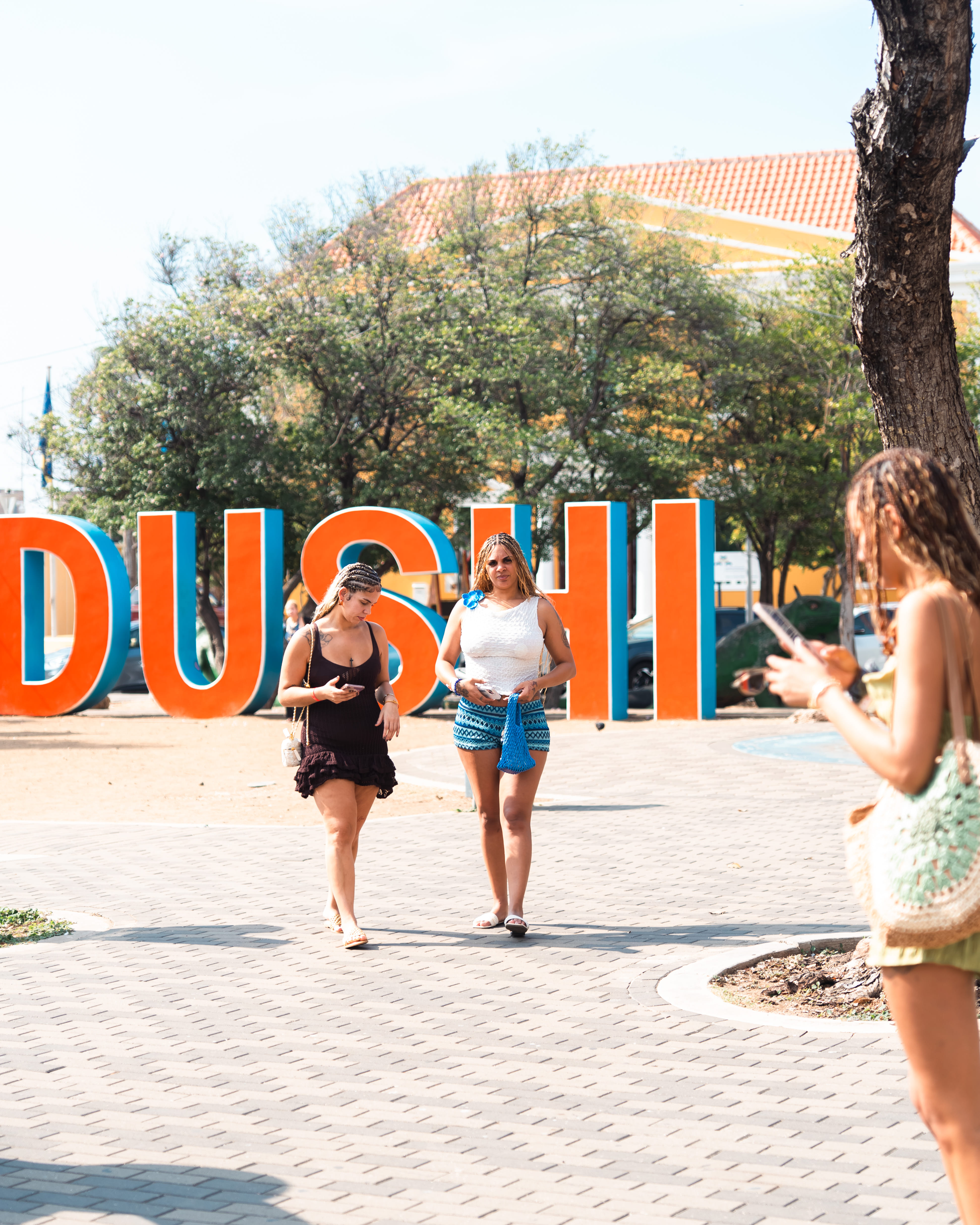 A Perfect Day in Paradise: Willemstad, Chobolobo & Mambo Beach