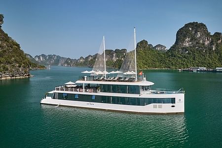 Luxury Jade Sails Cruise: Explore Halong Bay’s Hidden Wonders