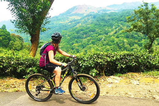 Along the Mahaweli River Cycle Ride and Exploring the Kingdom of Kandy