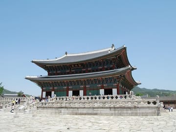 Gyeongbok Palace and Korean Folk Village Day Tour in Seoul