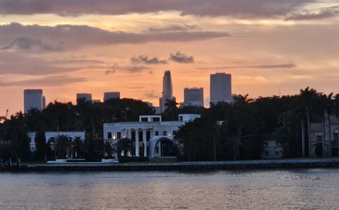 Miami Sunset Cruise of Biscayne Bay and Fisher Island