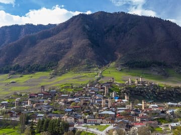 4 Full days in Georgia with private tour, free aiport