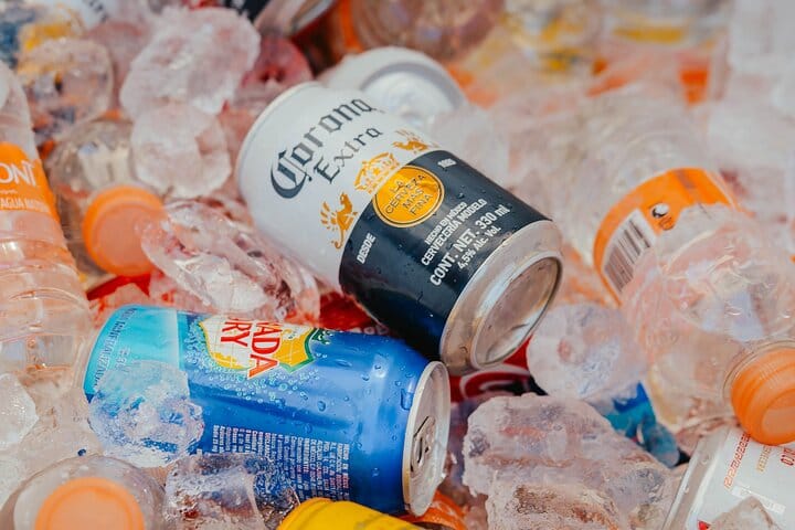 Stay refreshed on your Los Cabos catamaran adventure with ice-cold drinks, from crisp beers to thirst-quenching sodas.