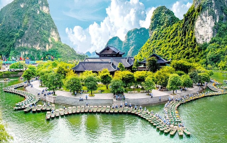 Private Day Tour of Bai Dinh and Trang An from Hanoi