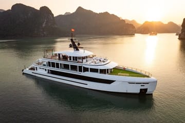 VIP Day Cruise and Kayaking in Halong Bay from Hanoi