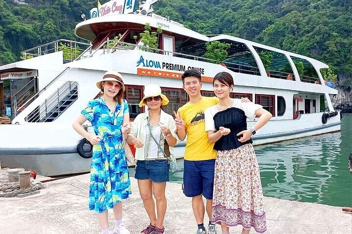 Premium Alova Cruise in Halong Bay – Buffet Lunch & Scenic Highlights