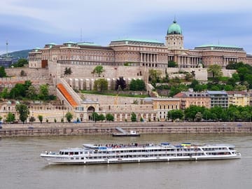 Private Guided Walking Tour of Budapest's Historic Landmarks