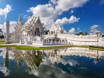 Chiang Mai Day Tour to White and Blue Temples in Chiang Rai