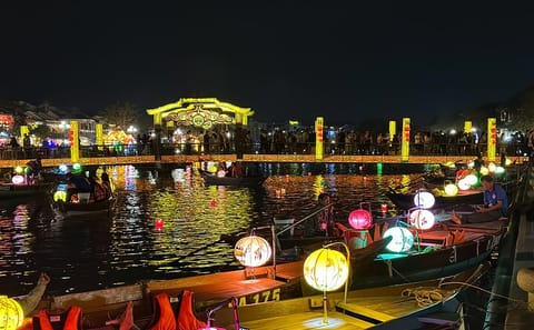 45-Minute Traditional Boat Tour on Hoai River in Hoi An