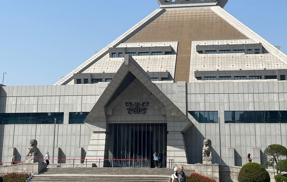 Guided Tour of Henan Museum in Zhengzhou with Entry Ticket