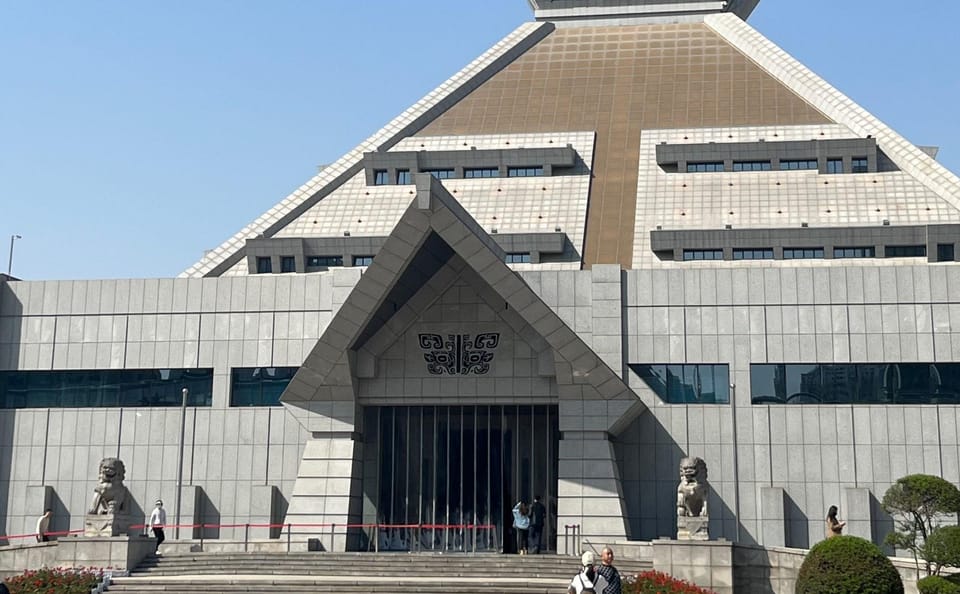 Guided Tour of Henan Museum in Zhengzhou with Entry Ticket