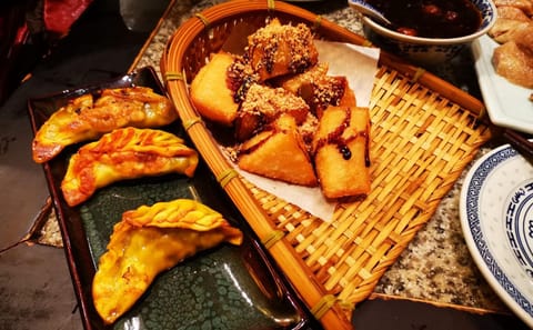 Nanjing Local Food Tasting Tour with Tea and Desserts