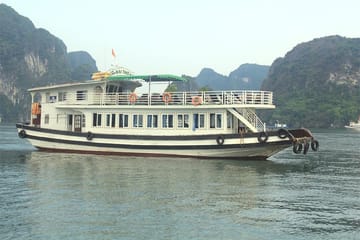 Halong Bay Day Cruise with Kayaking and Thien Cung Cave Visit