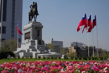Walking Tour of Santiago's Historic Core: La Moneda to Market