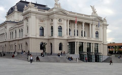 Private 5-Hour Cultural Tour of Zurich's Highlights