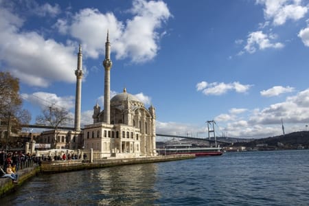 Istanbul Sunset Luxury Yacht Cruise with Iconic Landmarks and Transfers