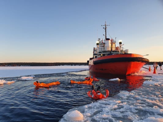Own Transport – Arctic Explorer Icebreaker Cruise Experience