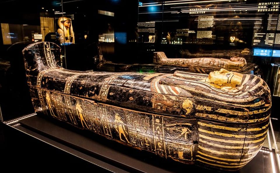 VIP Giza Pyramids and Egyptian Museum Tour with Camel Ride