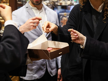 Gourmet Culinary Tour in Paris' 7th District Near Eiffel Tower