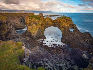 Gatklettur rock arch