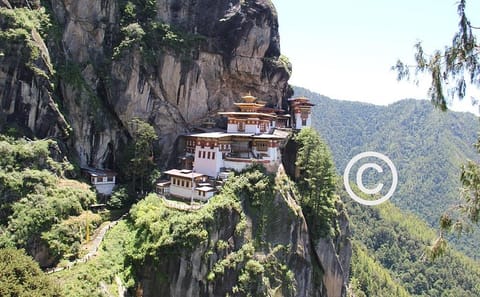 6-Day Cultural and Hiking Tour in Bhutan: Paro and Punakha