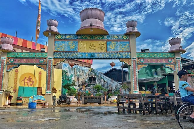 Pulau Ketam Fishing Village with Blue Mosque and Thean Hou (SIC) 10