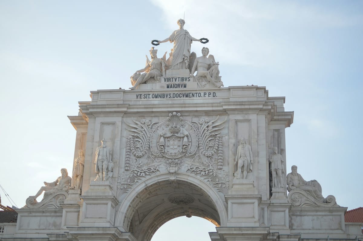Lisbon Afternoon: Private Tour with Monuments and Fado Dinner