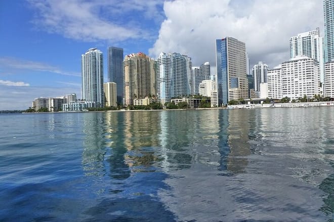 Miami: South Beach Only Boat Tour of Star Island & Biscayne Bay