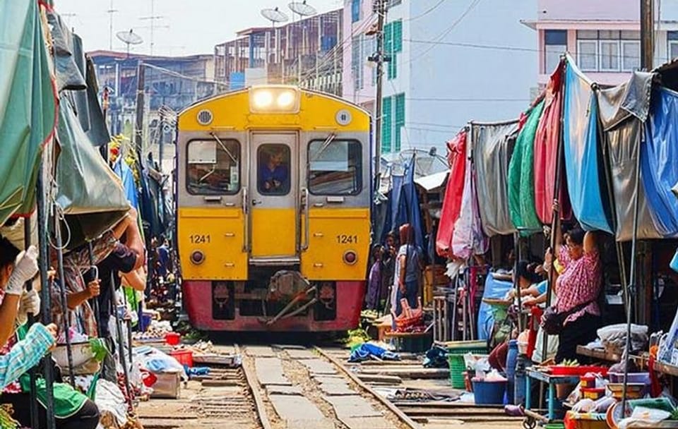 Bangkok – Damnoen Saduak and Train Market Private Tour