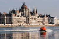 Speed boat cruise on Budapest Danube river and private airport transfer package 7