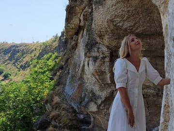 Stone Age Experience and Wine Tasting in Brănești, Moldova