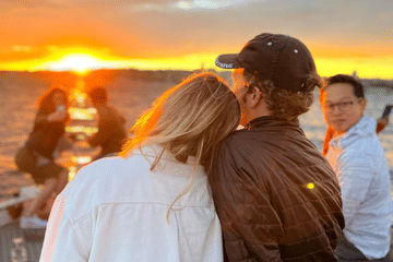 Bosphorus Yacht Tour with Wine and Live Music in Istanbul