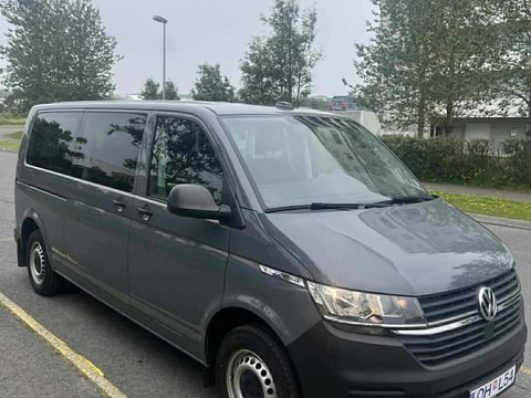 Reykjavik: Private Transfer From/To Keflavík Airport – Premium Minibus
