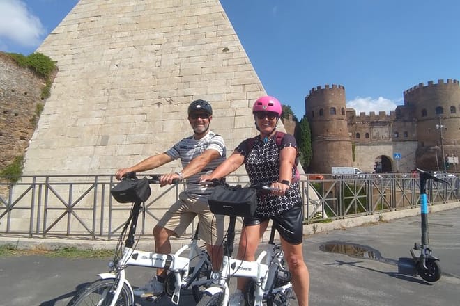 Rome Highlights by E-Bicycle Small group 8