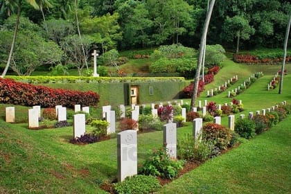 Along the Mahaweli River cycle ride with Exploring the Kingdom of Kandy.