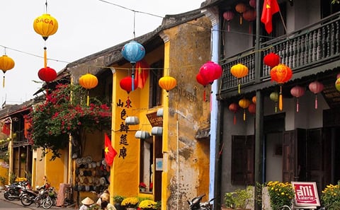 Full-Day Hoi An Town and Tra Que Vegetable Village Tour