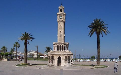 Izmir Culinary Walking Tour: Taste Traditional Turkish Dishes