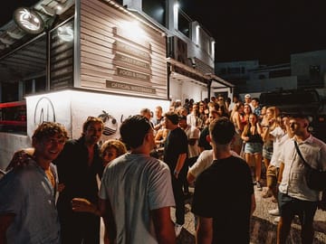 Chora Nightlife Tour: Pub Crawl Experience in Greece