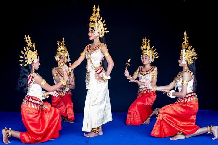 Apsara Dance Show with Dinner by Tuk-Tuk Roundtrip Transfer 8