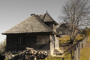 Small-Group Hiking Tour of Romanian Mountain Villages from Brașov