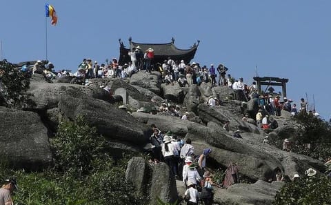 Yen Tu Mountain Day Tour from Hạ Long and Uông Bí