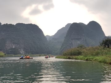 Ninh Binh Day Trip with Trang An and Dinh Pagoda Visit
