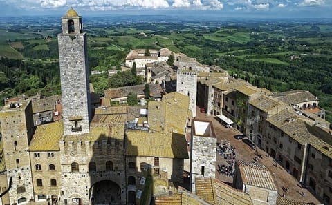 Private Historic Walking Tour of San Gimignano, Italy