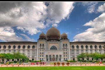 Putrajaya Tour with Boat Ride & Pink Mosque (Private)