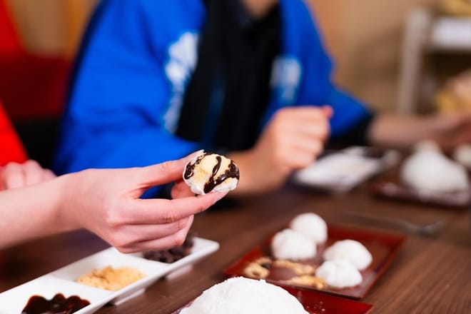 Kyoto Traditional Mochi Pounding Experience with Tasting 7