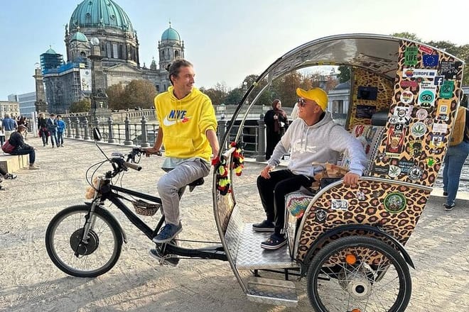 Rickshaw Tours Berlin - Groups of up to 16 people with several rickshaws 3