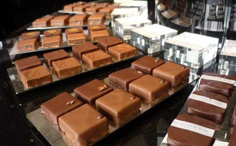 Chocolate Tasting Walking Tour in Paris