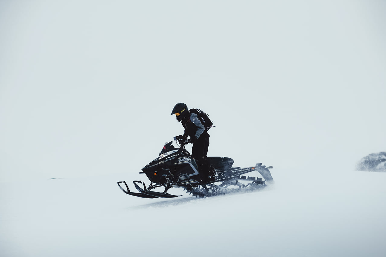 Glacier Rush – Fast pace snowmobile - SnoMo Glacier rush one hour 10